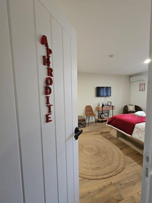 Chambre D'Hote Aphrodite Sainte Genevieve des Bois Bagian luar foto